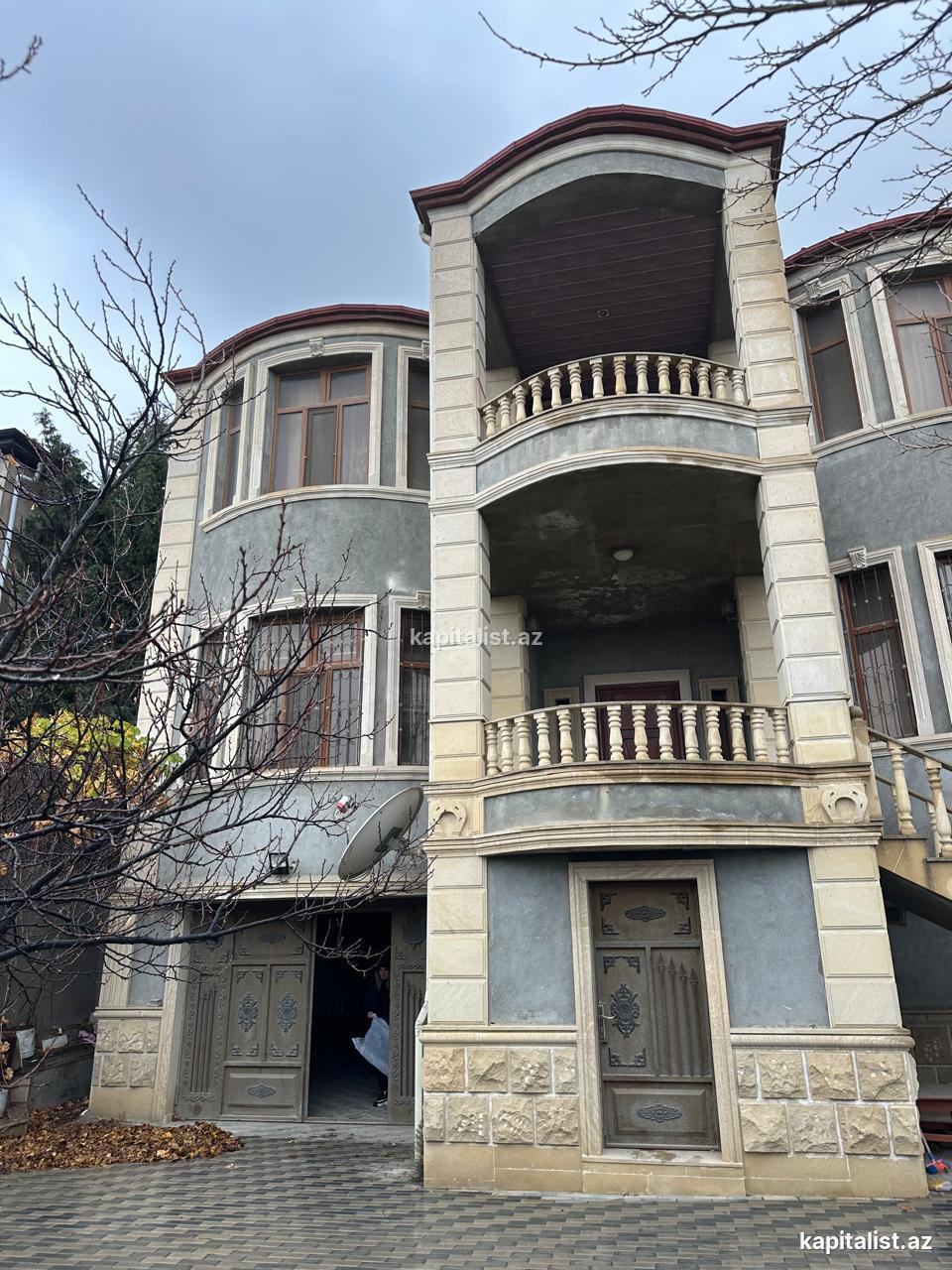 Satılır 10 otaqlı Həyət evi